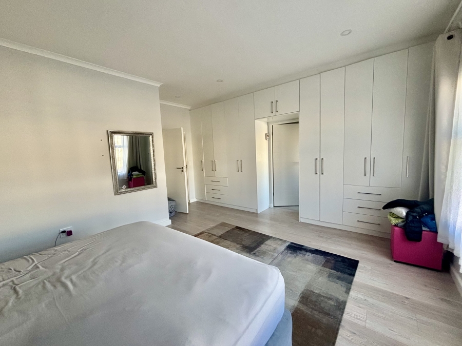 4 Bedroom Property for Sale in Sandown Western Cape